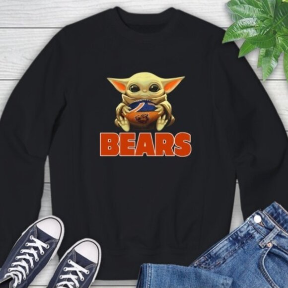 Chicago Bears Baby Yoda Star Wars NFL Football Christmas Sweatshirt 91 - Picture 1 of 5